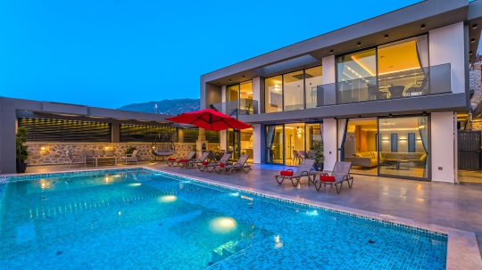 Villa Hedef, Özel havuzlu jakuzili hamamlı saunalı kapalı havuzlu lüks villa.